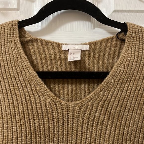 H&M Tan Sweater - Picture 3 of 8
